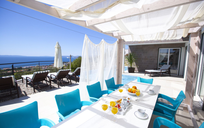 Food & Drinks 5, Royal Villa, Podstrana