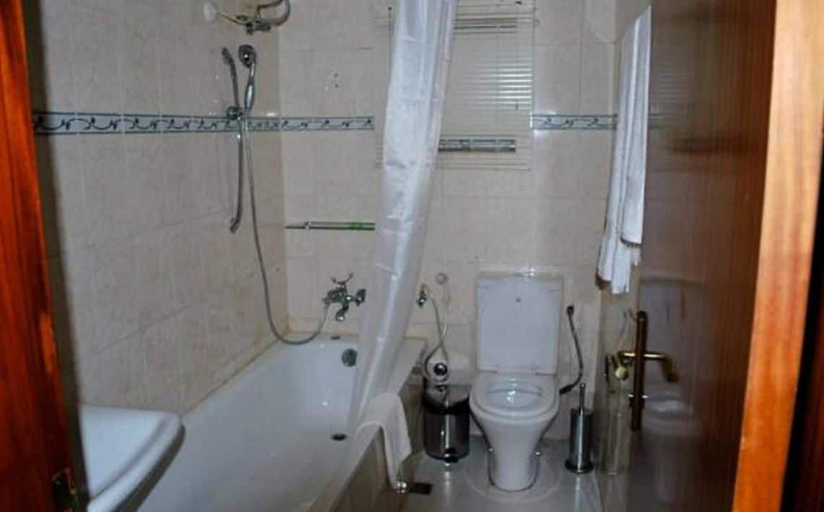 Bathroom, Chateau De Trybze, AbujaMun
