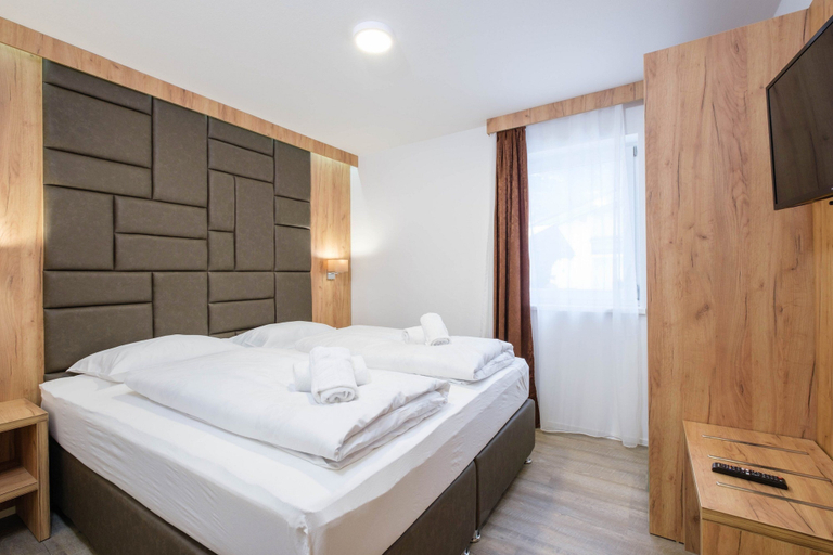 Bedroom 2, Aparthotel Maiskogelblick, Zell am See