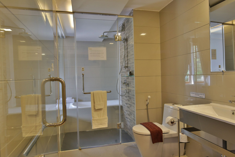 Bathroom 3, Sky View Hotel Yangon, Yangon