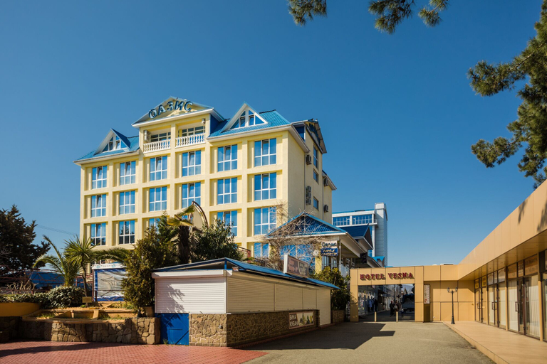 Exterior & Views
