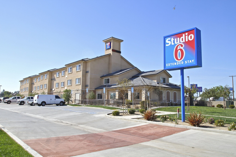 Exterior & Views 2, Studio 6 Bakersfield, CA, Kern