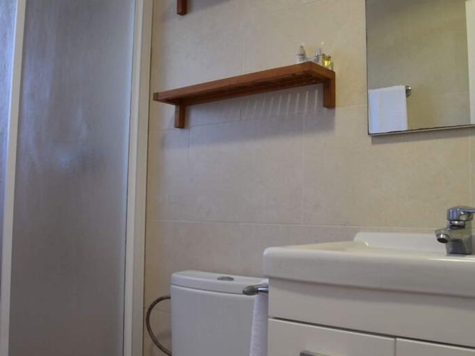 Bathroom 3, Apartamento Mestral, Girona