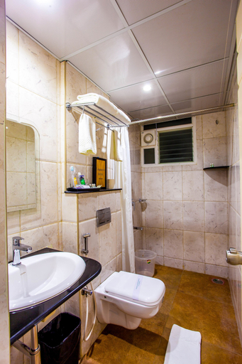 Bathroom 4, Northern Suites E Block, Bangalore