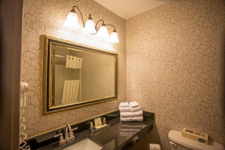 Bathroom 3, The Colonial Hotel, Worcester