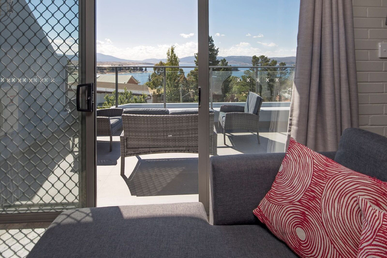 Others 5, Summit 11 - Fabulous views and location, Snowy River