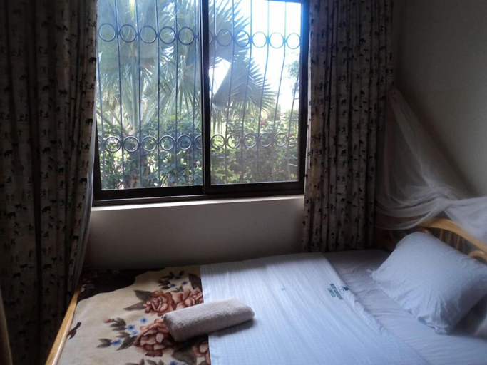 Bedroom 2, Rest Gardens, Jinja