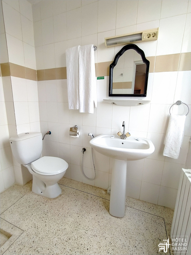 Bathroom 3, Hotel Grand Bassin, Tlemcen
