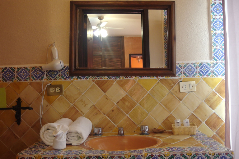 Bathroom 3, Casa de las Conservas Bed and Breakfast, Allende