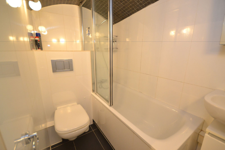 Bathroom, SS Property Hub - Studio near Hyde Park Paddington, London