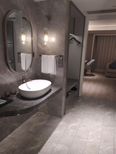 Bathroom 5, Mercure Hangzhou East Railway Station, Hangzhou