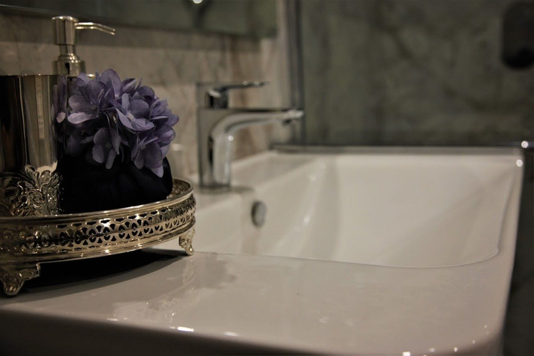 Bathroom 3, Carrington Gold Tower