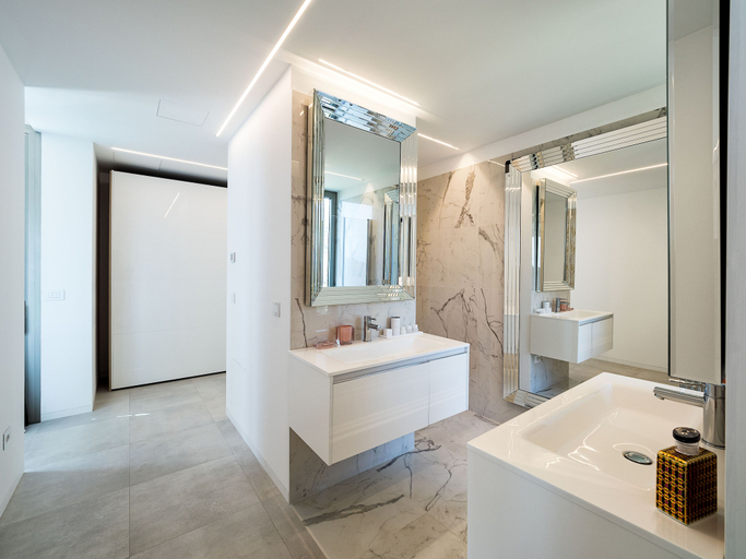 Bathroom 3, Villa Alexandra, Messina