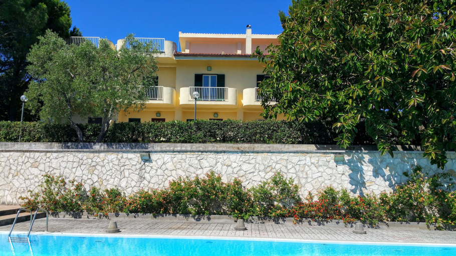 Others 3, Case con piscina - Residence Amica, Foggia