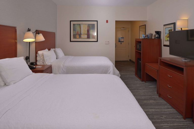 Bedroom 4, Hampton Inn & Suites Bakersfield North-Airport, Kern