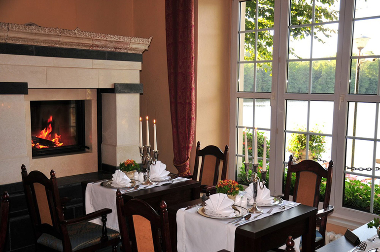 Food & Drinks 5, Podzamcze - Schlosspension, Sławno