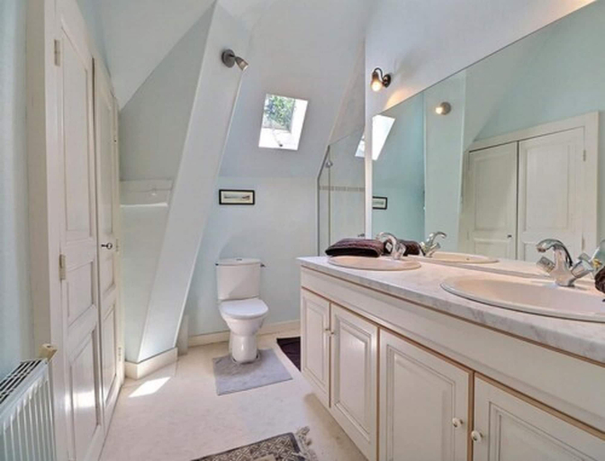 Bathroom, Manoir Les Brieux, Ille-et-Vilaine
