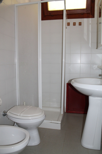 Bathroom 5, Ostello Su Mannau, Carbonia-Iglesias