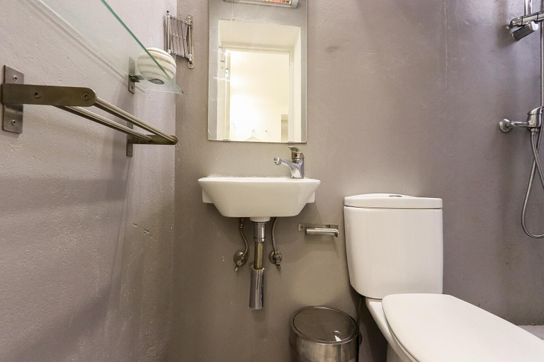Bathroom 4, Bairro Alto Blue by Homing, Lisbon