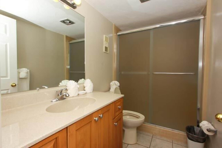 Bathroom 4, Gulfview Manor Resort, Lee