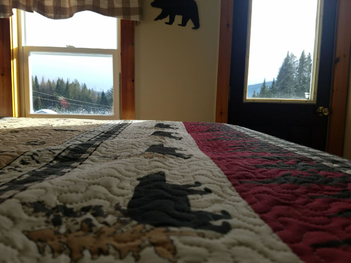 Bedroom 3, Ladd Pond Cabins and Campground, Coos