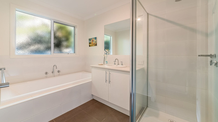 Bathroom 4, House on 37 Barramundi near Smiths, Bass Coast - Phillip Is.