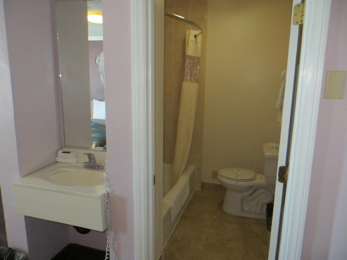 Bathroom 5, Hollywood Star Inn, Los Angeles
