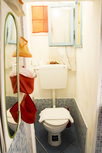 Bathroom 4, Studio 22, Florence