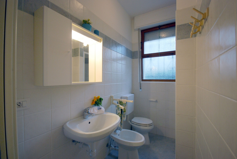 Bathroom 3, Villa Sirena, Udine
