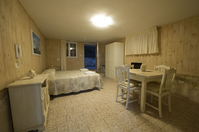 Bedroom 3, La cutizza, Taranto