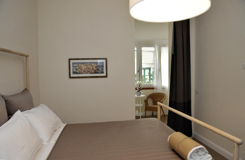 Bedroom 4, A Due Passi B&B, Napoli