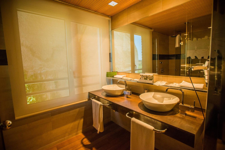 Bathroom 5, Hotel Eguren Ugarte, Álava
