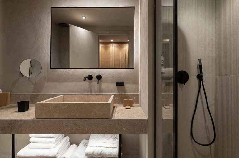 Bathroom 5, Ella Helea, South Aegean