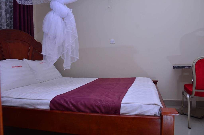 Bedroom 2, Mak-Queen Hotel, Busiiro