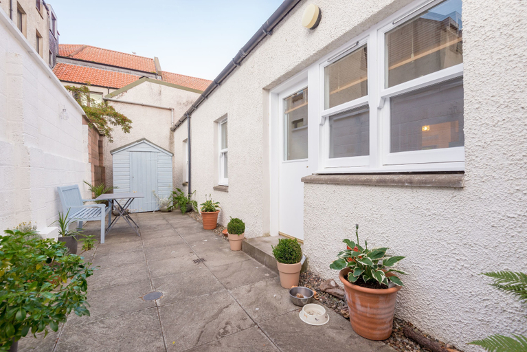 Exterior & Views 2, Achaniar Cottage - Central St Andrews, Fife