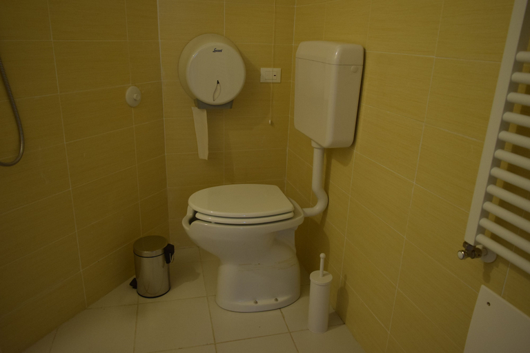 Bathroom 5, Ostello Castello Mina Della Scala, Cremona