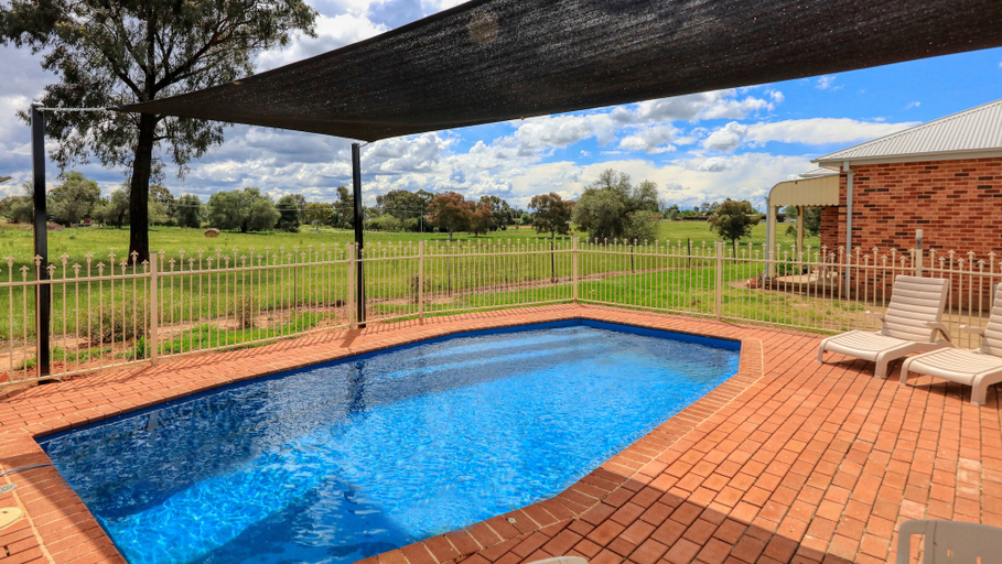 Sport & Beauty 2, Country Gardens Motor Inn, Cowra