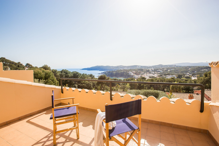 Others 4, Villa Ses Brises 28, Girona