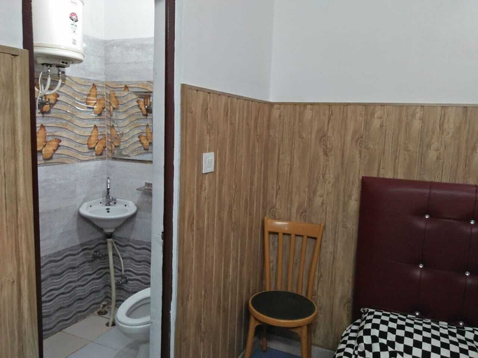 Bathroom 2, Galaxy Hotel, Garhwal