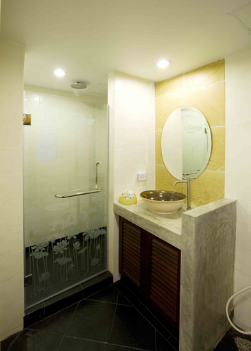 Bathroom 4, Korbua House, Phra Nakhon