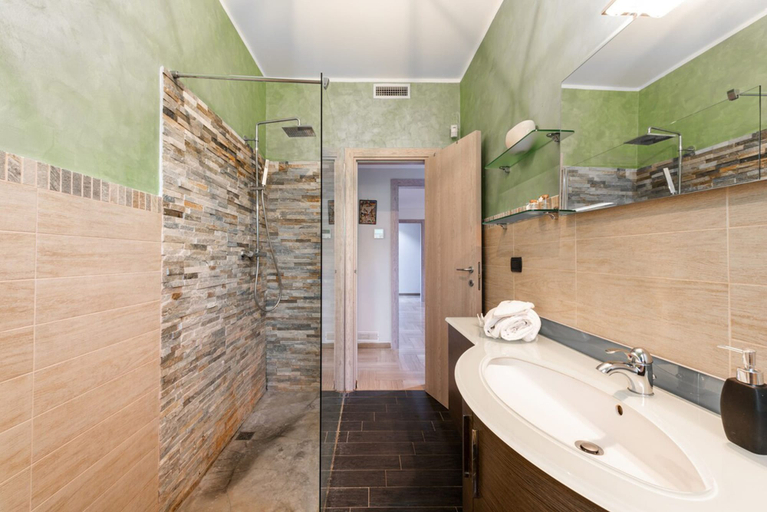 Bathroom 4, Villa strepitosa con vista mare, Bari