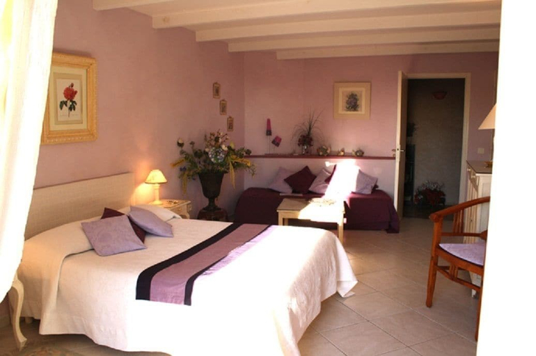 Bedroom 3, Les Roches Rouges Chambres d'hôtes, Bouches-du-Rhône