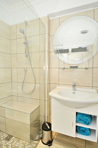 Bathroom 4, The Gables Hermanus, Overberg