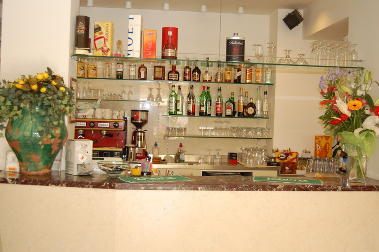 Food & Drinks 4, Hotel Romeo, Verona