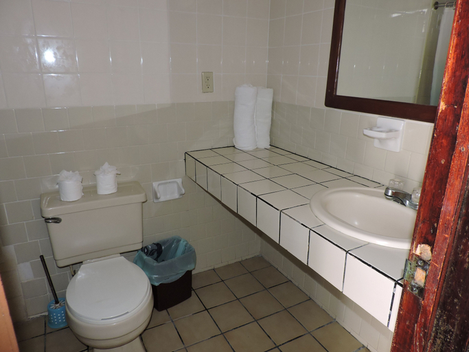 Bathroom 4, Spindrift Hotel