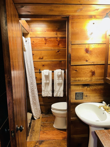Bathroom 5, Drummond Island Resort, Chippewa