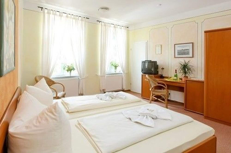 Bedroom 2, Schulzens, Stendal