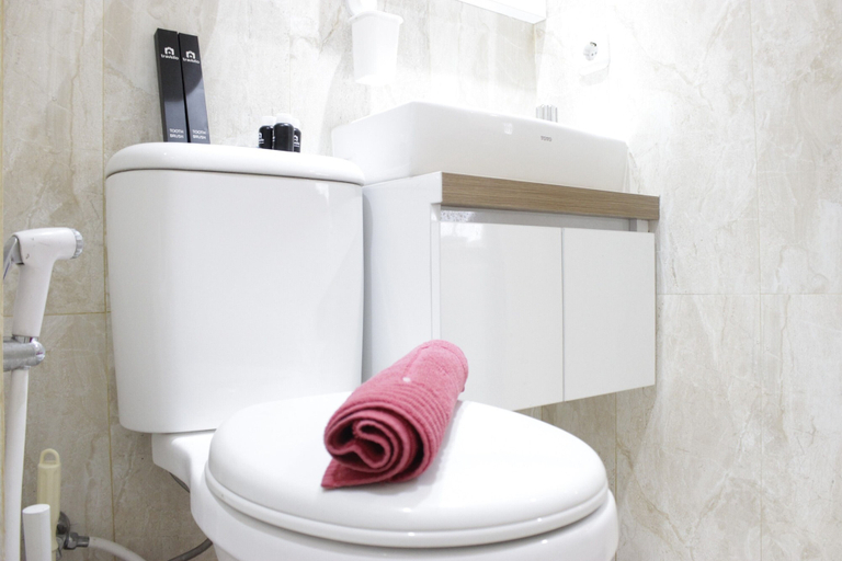 Bathroom 2, Modern Chic Studio Room at Grand Asia Afrika Apartment, Bandung
