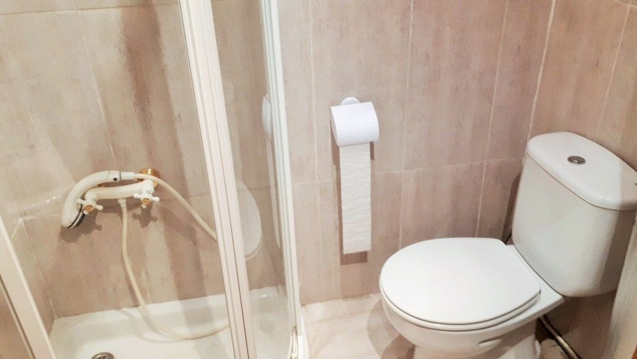 Bathroom 3, Casa rural en Albóns a 8 min de la playa de la Escala, Girona