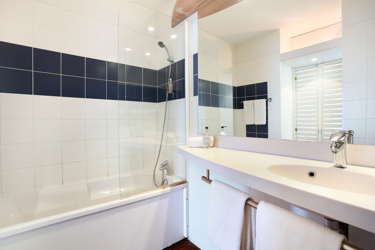 Bathroom 5, Suite - Home Orleans Saran, Loiret